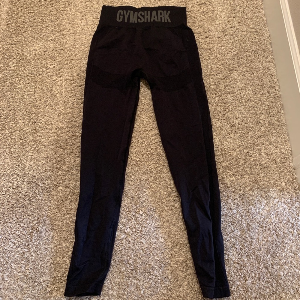 Gym shark leggings